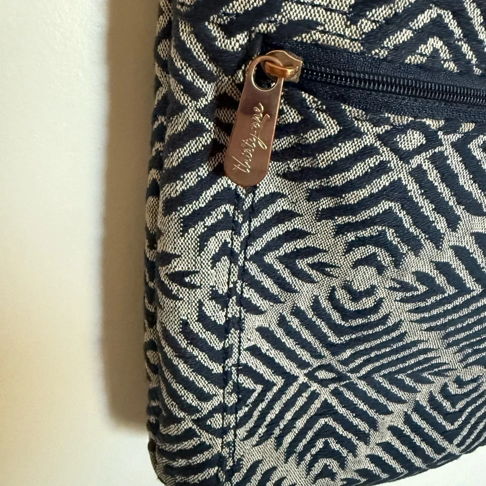 Thirty One Geometric Navy and Gray Organizing Shoulder bag